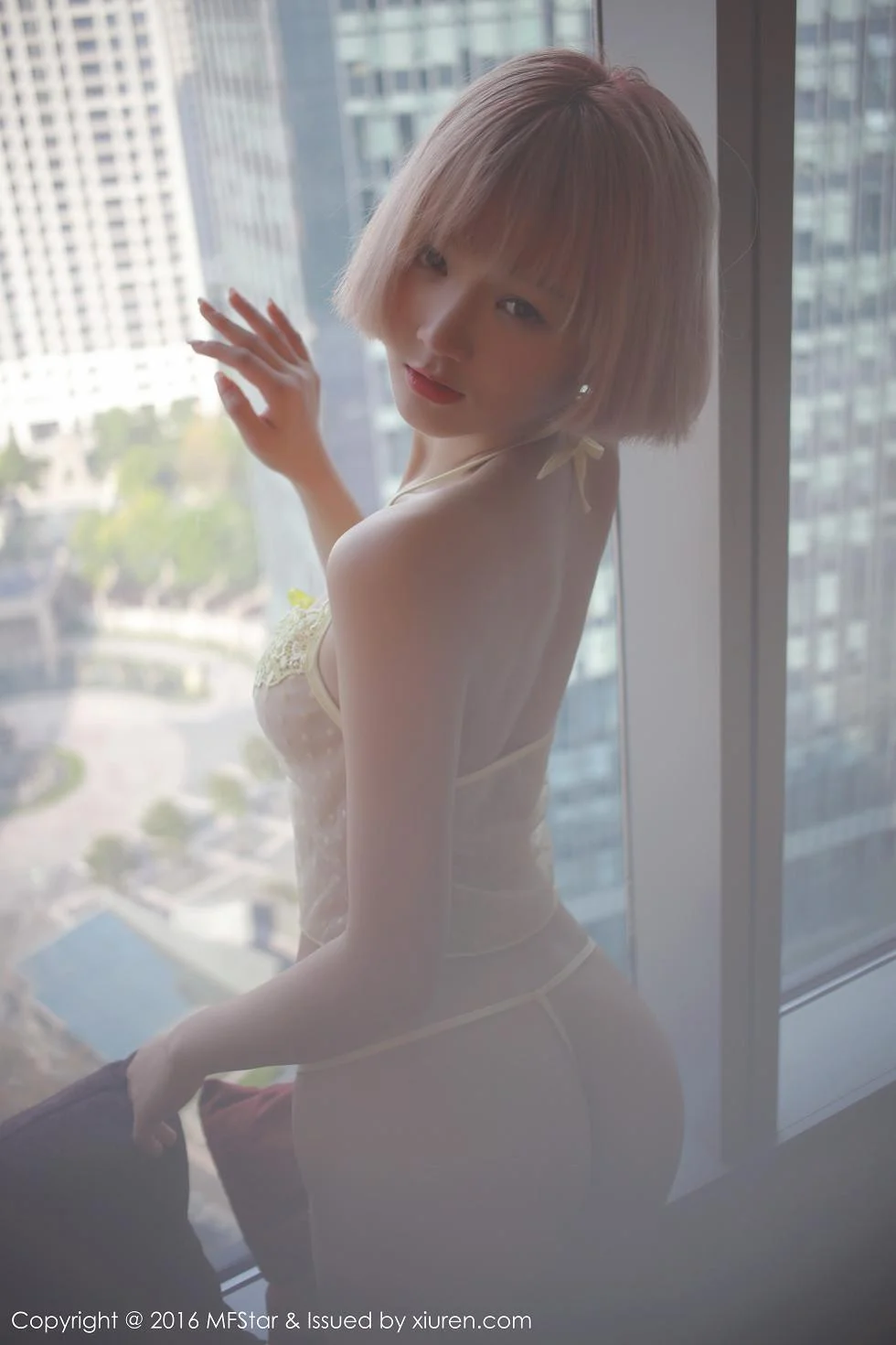 悦爷妖精居家红色内衣半脱内裤秀诱人翘臀写真 第 61 张