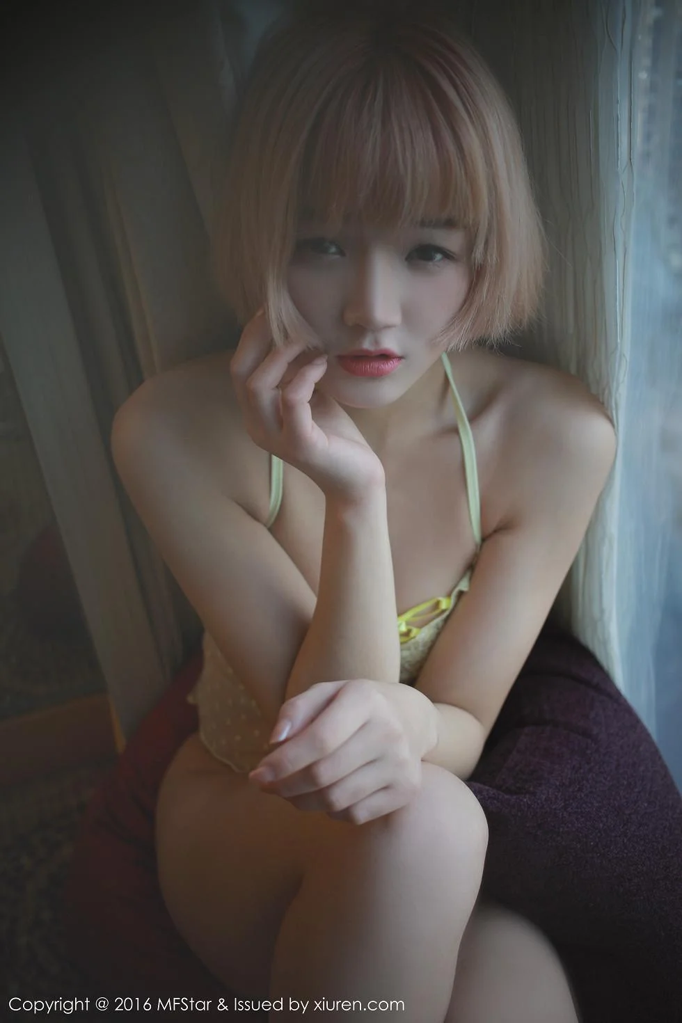 悦爷妖精居家红色内衣半脱内裤秀诱人翘臀写真 第 63 张