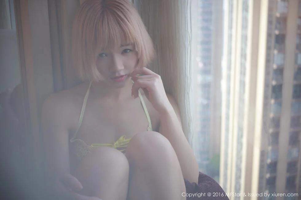 悦爷妖精居家红色内衣半脱内裤秀诱人翘臀写真 第 67 张