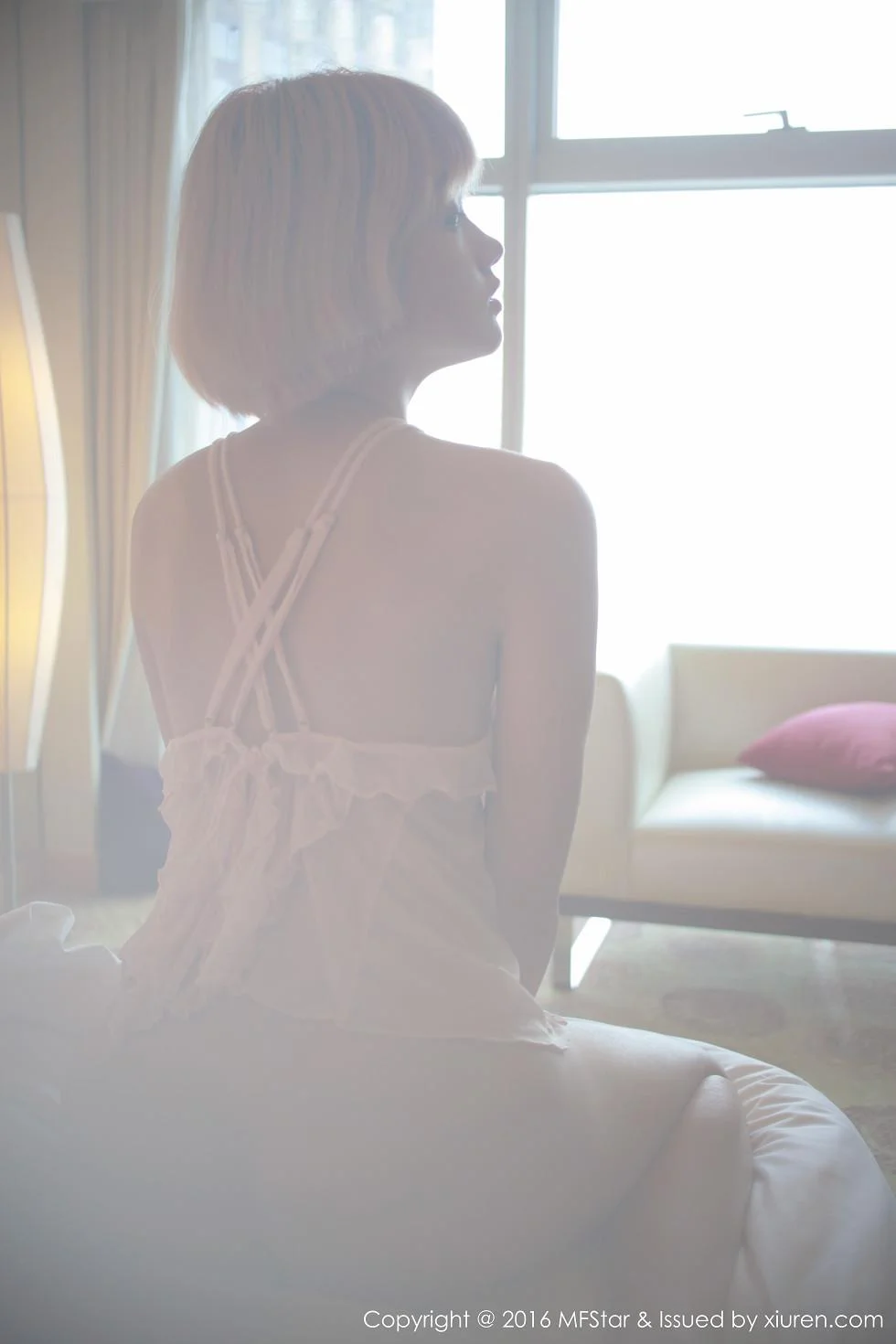 悦爷妖精居家红色内衣半脱内裤秀诱人翘臀写真 第 91 张
