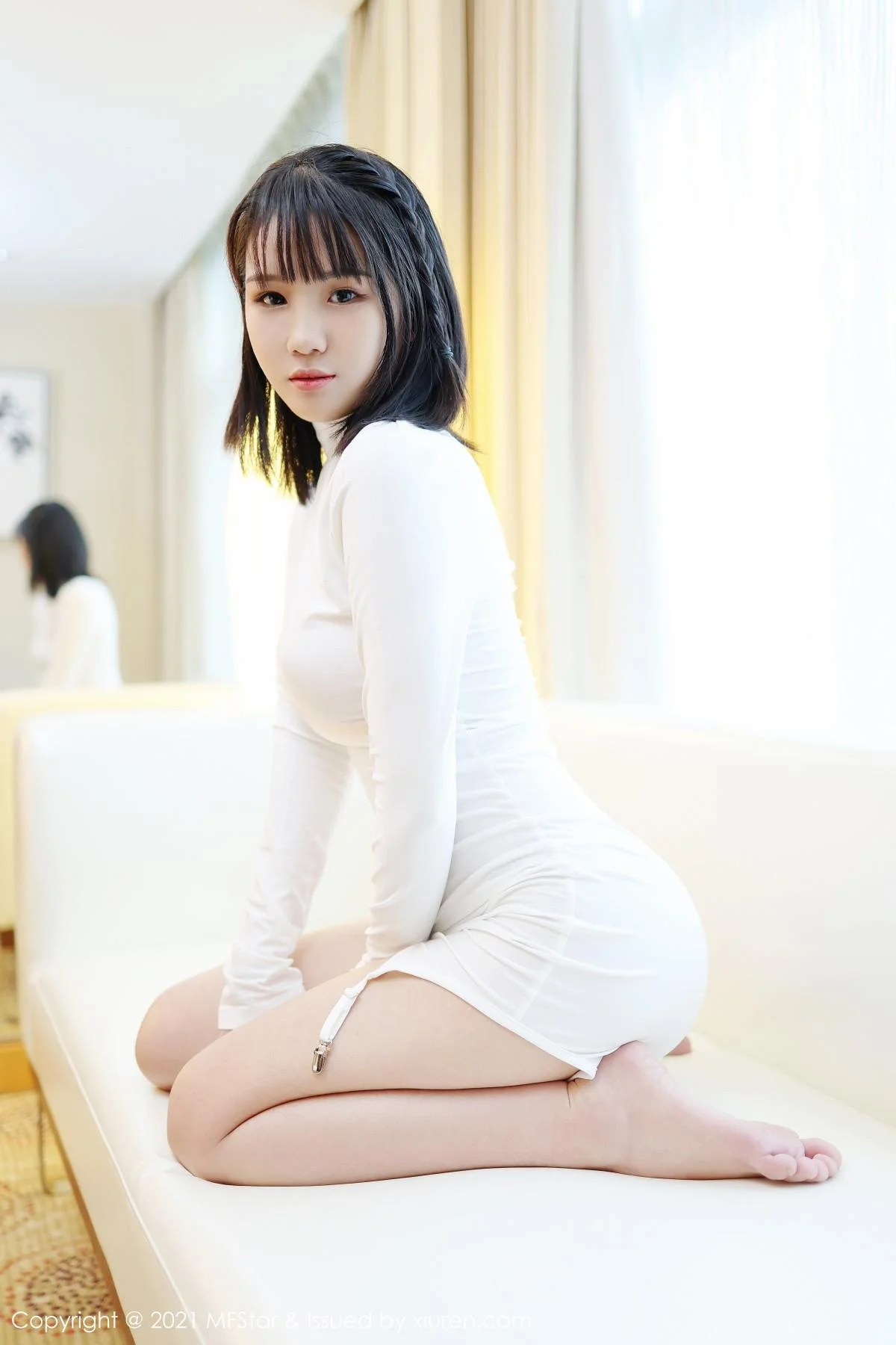 果果吖私房性感白色服饰半脱黑色内裤绝美写真 第 16 张