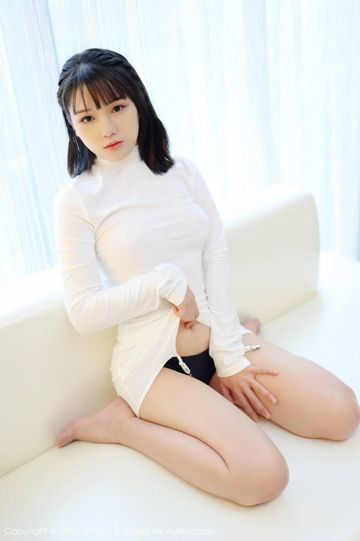 果果吖私房性感白色服饰半脱黑色内裤绝美写真 第 6 张