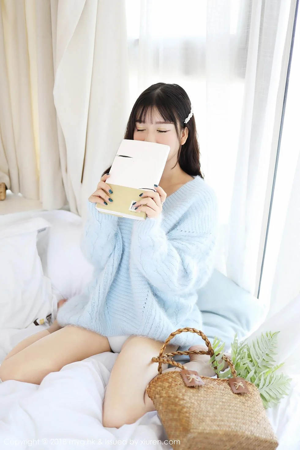 小尤奈清新毛衣秀雪乳半脱内裤翘臀屁沟极致绝美写真 第 19 张