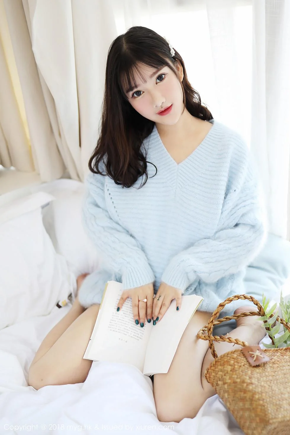 小尤奈清新毛衣秀雪乳半脱内裤翘臀屁沟极致绝美写真 第 21 张