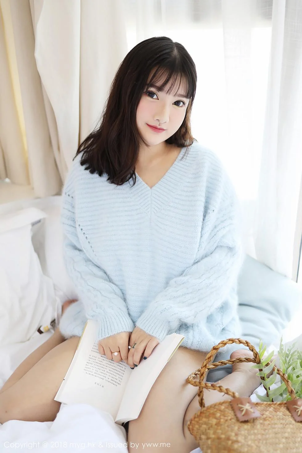 小尤奈清新毛衣秀雪乳半脱内裤翘臀屁沟极致绝美写真 第 23 张