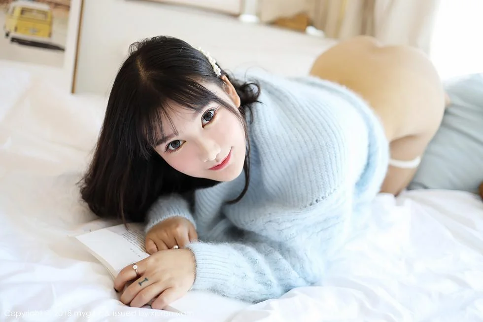 小尤奈清新毛衣秀雪乳半脱内裤翘臀屁沟极致绝美写真 第 27 张