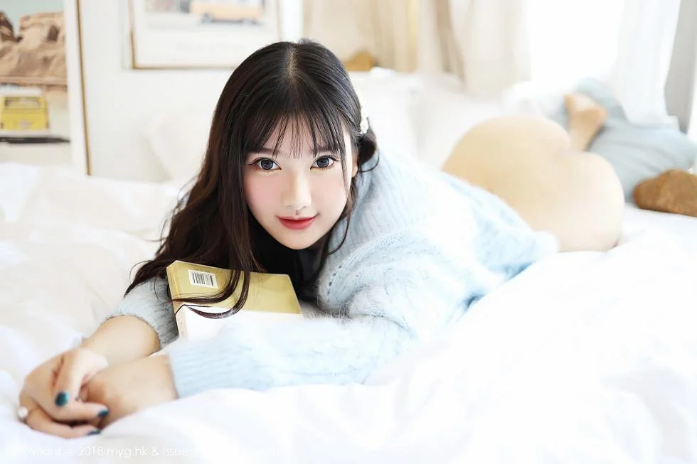 小尤奈清新毛衣秀雪乳半脱内裤翘臀屁沟极致绝美写真 第 37 张