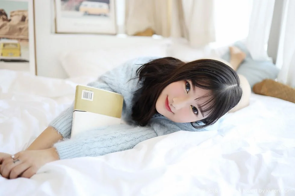 小尤奈清新毛衣秀雪乳半脱内裤翘臀屁沟极致绝美写真 第 40 张