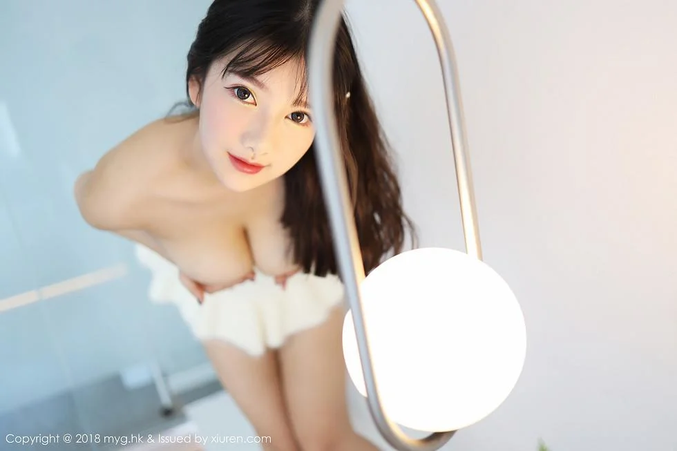 小尤奈清新毛衣秀雪乳半脱内裤翘臀屁沟极致绝美写真 第 85 张