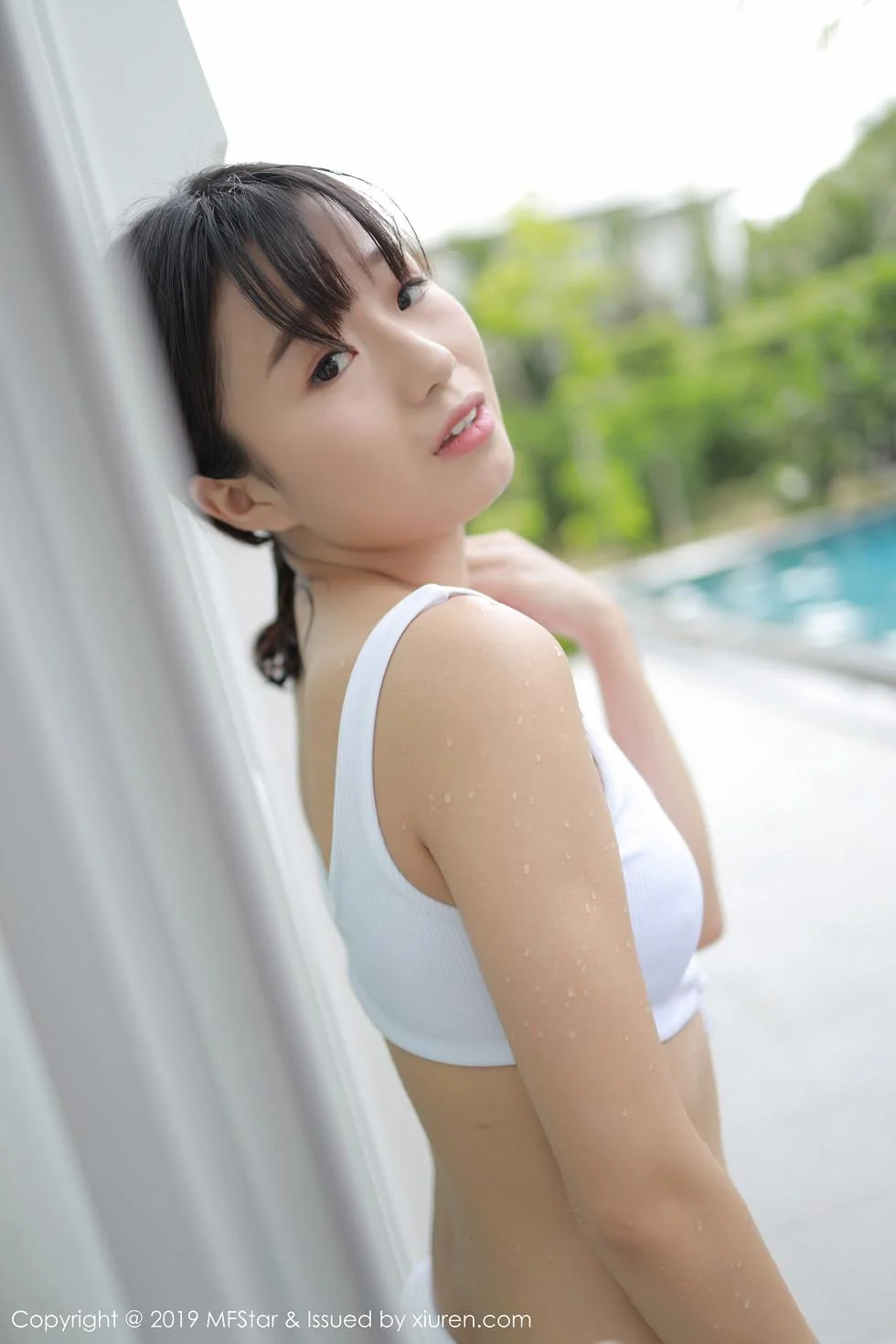 仓井优香室外泳池性感比基尼秀完美身材写真 第 13 张