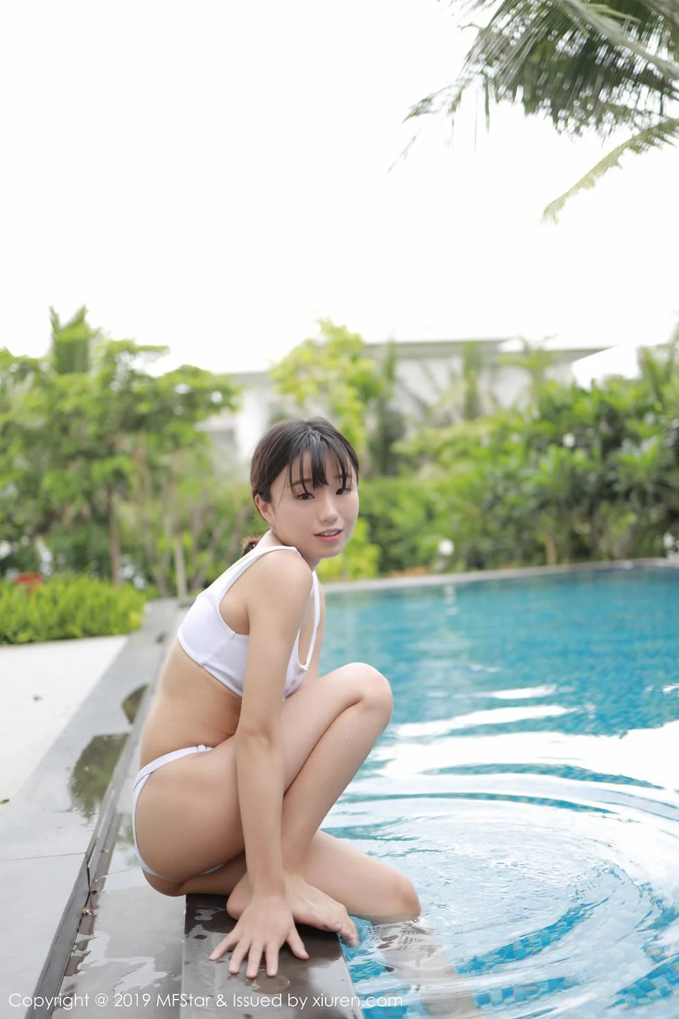 仓井优香室外泳池性感比基尼秀完美身材写真 第 35 张