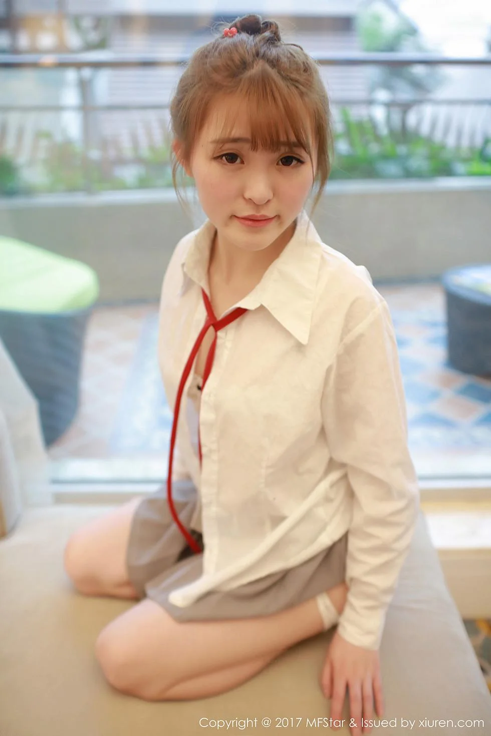 伊小七MoMo学生装性感短裙半脱内裤撩人绝美写真 第 74 张