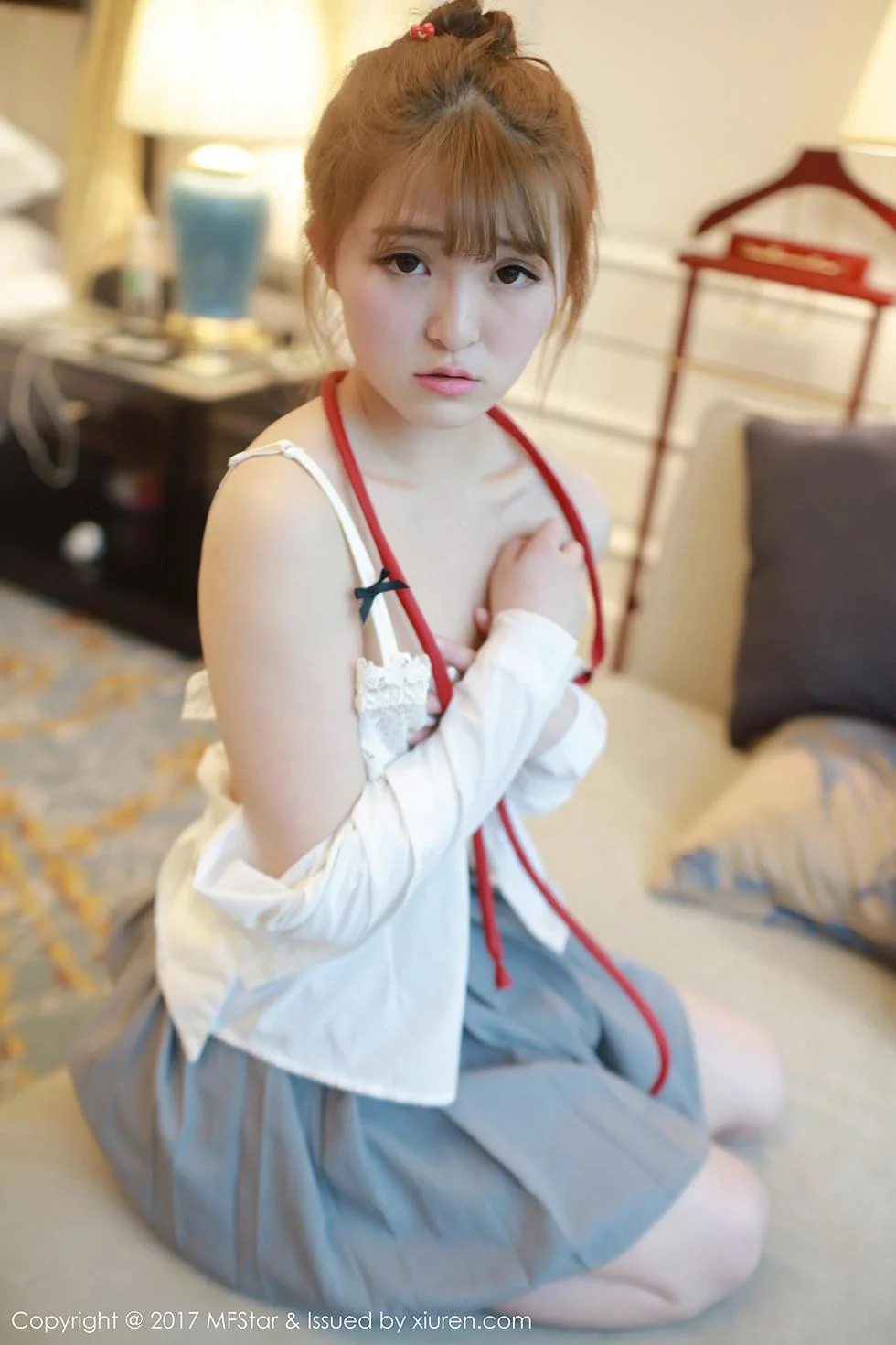 伊小七MoMo学生装性感短裙半脱内裤撩人绝美写真 第 90 张