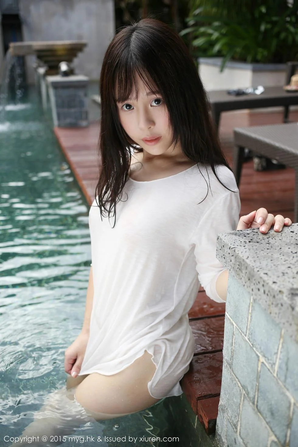 Evelyn艾莉白色T恤湿身真空透视秀美乳撩人写真 第 18 张