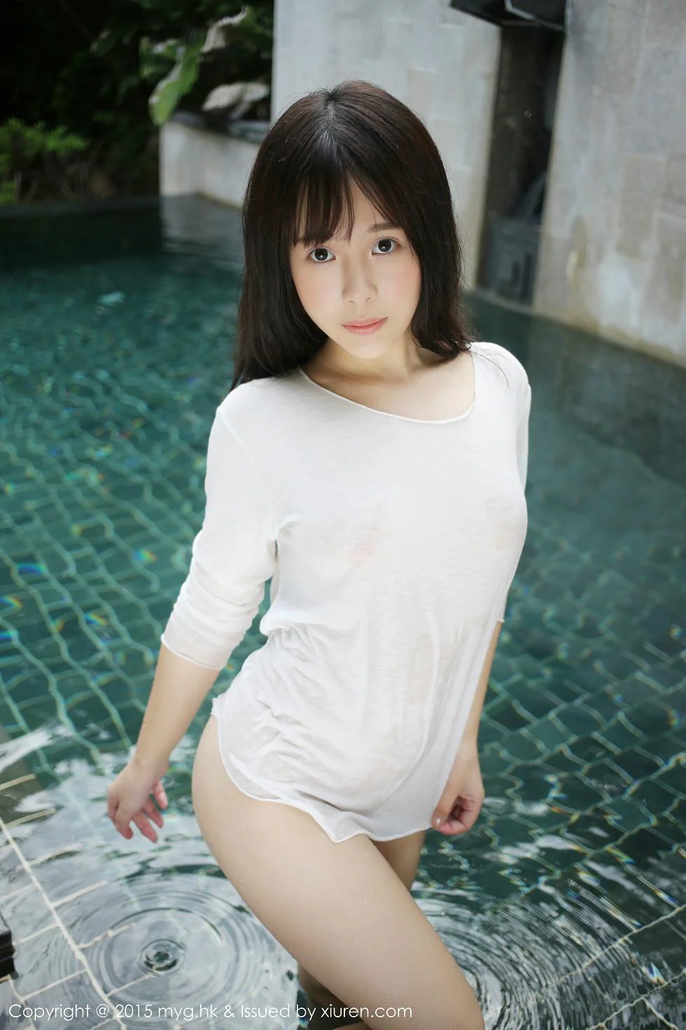 Evelyn艾莉白色T恤湿身真空透视秀美乳撩人写真 第 3 张