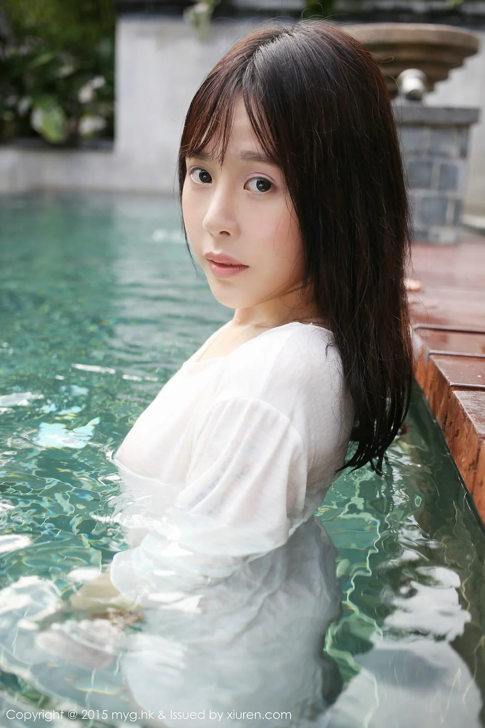Evelyn艾莉白色T恤湿身真空透视秀美乳撩人写真 第 30 张
