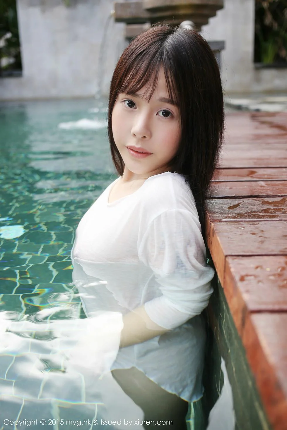 Evelyn艾莉白色T恤湿身真空透视秀美乳撩人写真 第 33 张