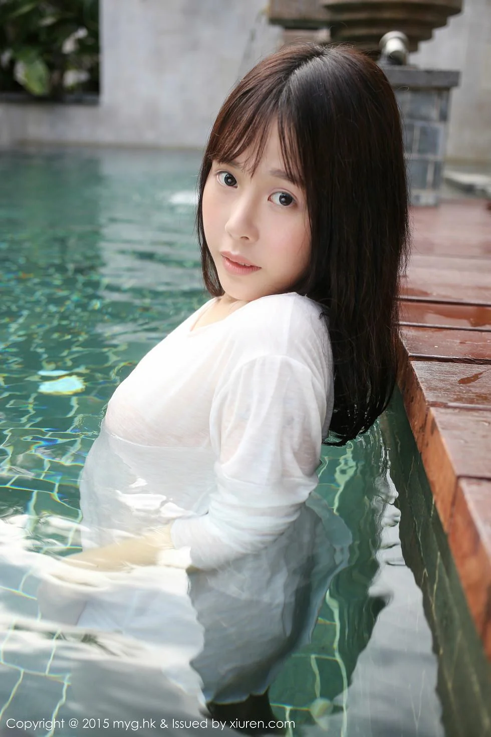 Evelyn艾莉白色T恤湿身真空透视秀美乳撩人写真 第 35 张