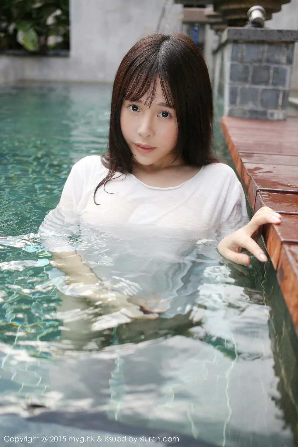 Evelyn艾莉白色T恤湿身真空透视秀美乳撩人写真 第 38 张