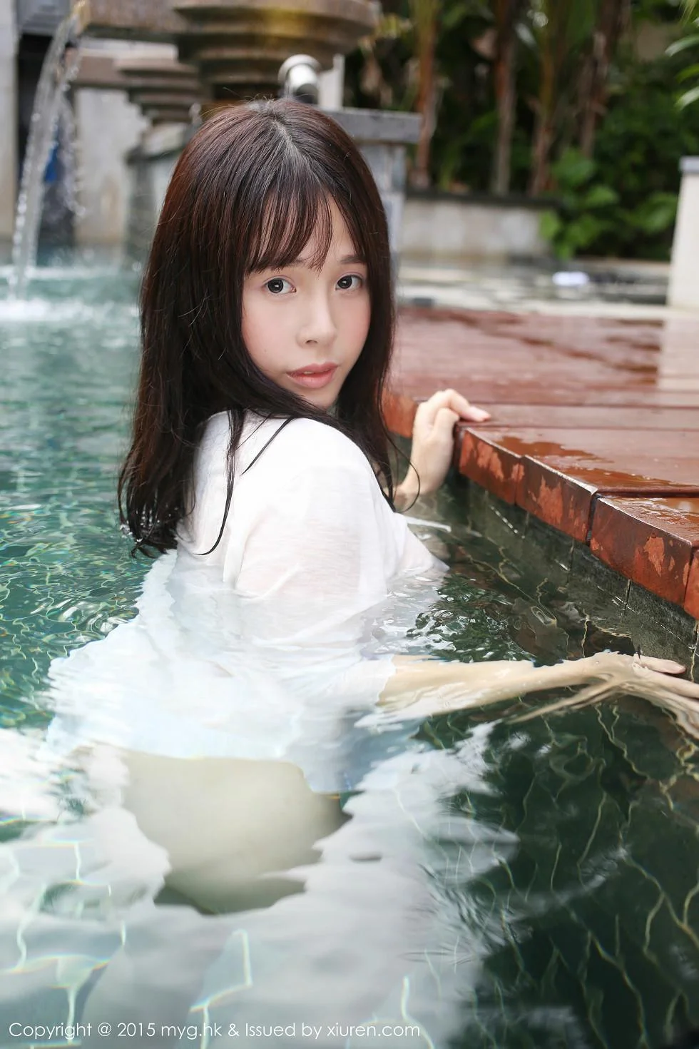Evelyn艾莉白色T恤湿身真空透视秀美乳撩人写真 第 41 张