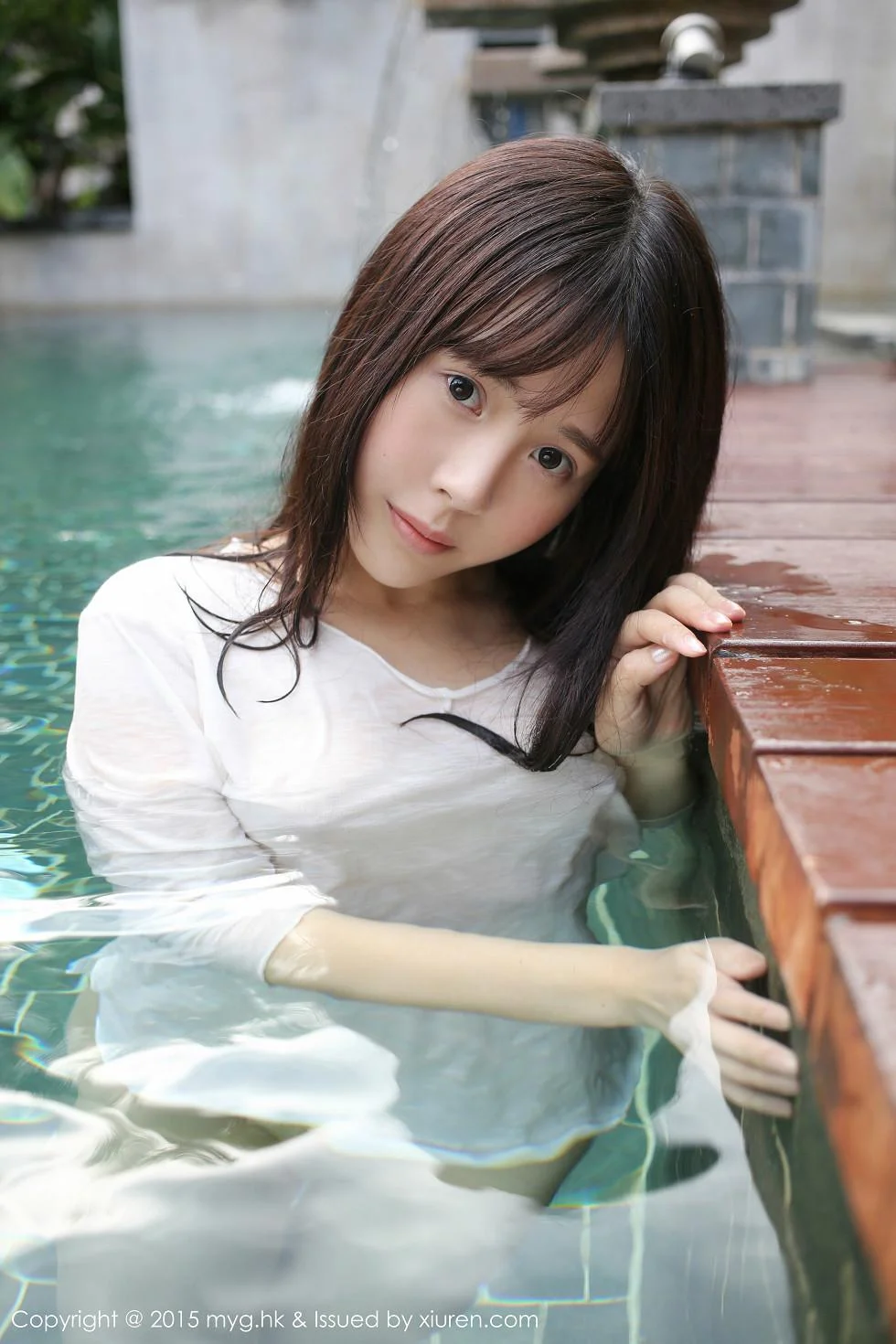 Evelyn艾莉白色T恤湿身真空透视秀美乳撩人写真 第 43 张