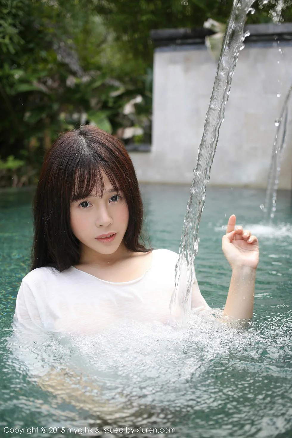 Evelyn艾莉白色T恤湿身真空透视秀美乳撩人写真 第 75 张