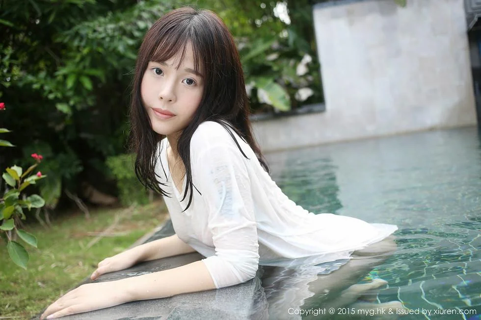 Evelyn艾莉白色T恤湿身真空透视秀美乳撩人写真 第 79 张