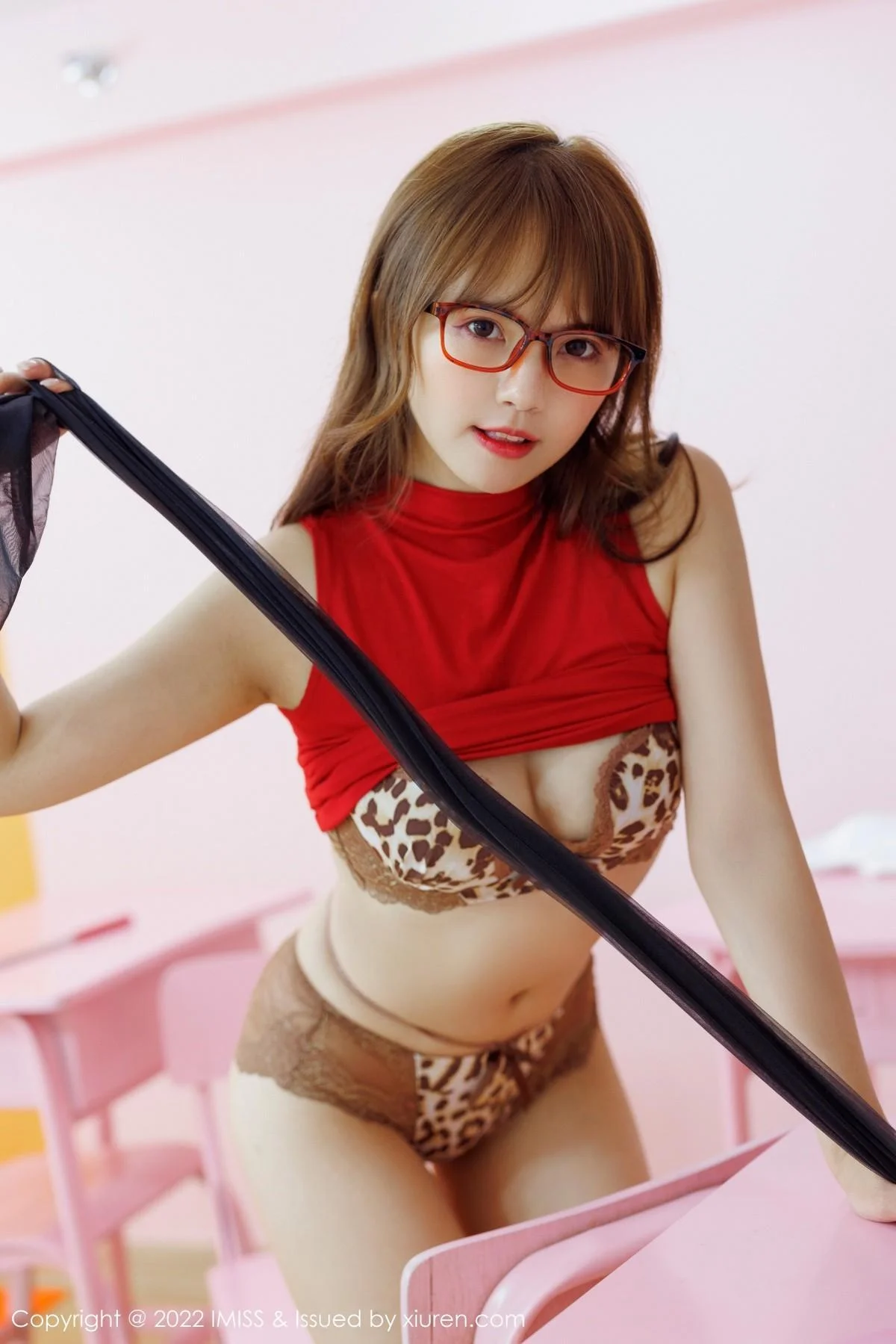 张思允Nice教师角色扮演收身上衣配白短裙露黑丝绝美写真 第 101 张