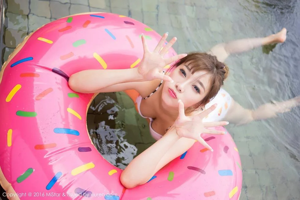 Sugar小甜心CC苏梅岛旅拍白衬衣黑裙下黑丝美腿性感写真 第 92 张
