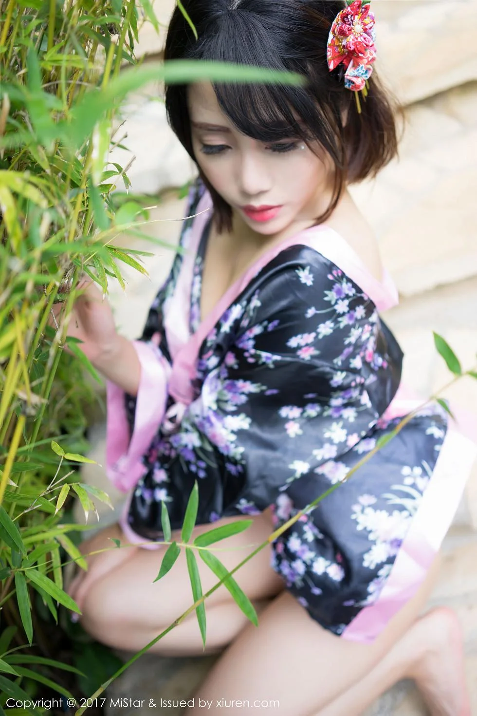 兜豆靓Youlina长滩旅拍泳池边性感比基尼迷人写真 第 31 张