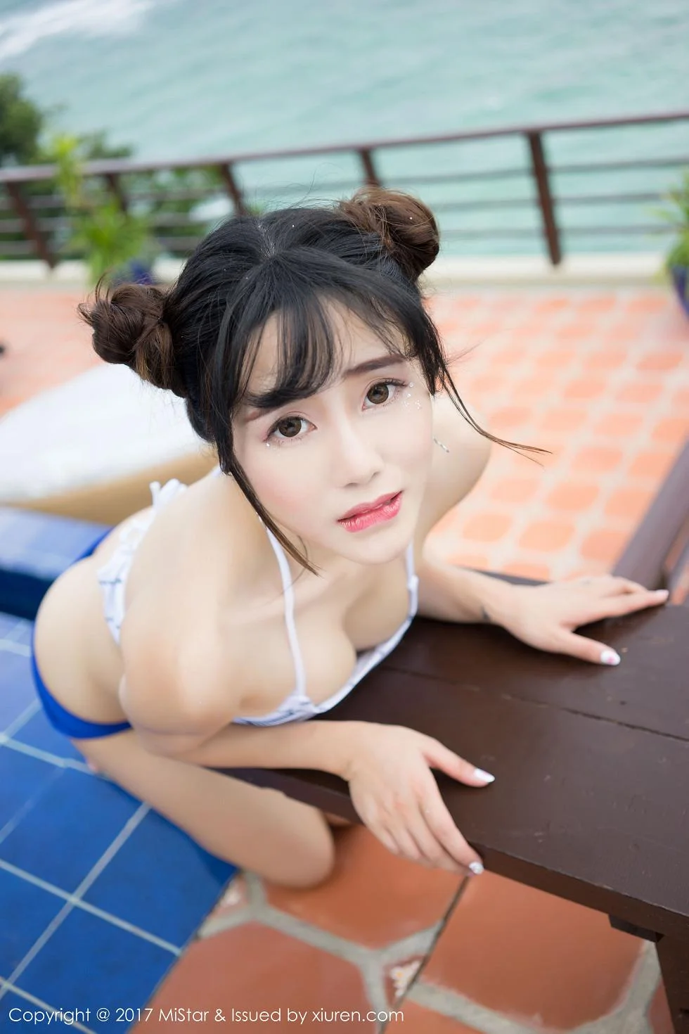 兜豆靓Youlina长滩旅拍泳池边性感比基尼迷人写真 第 61 张