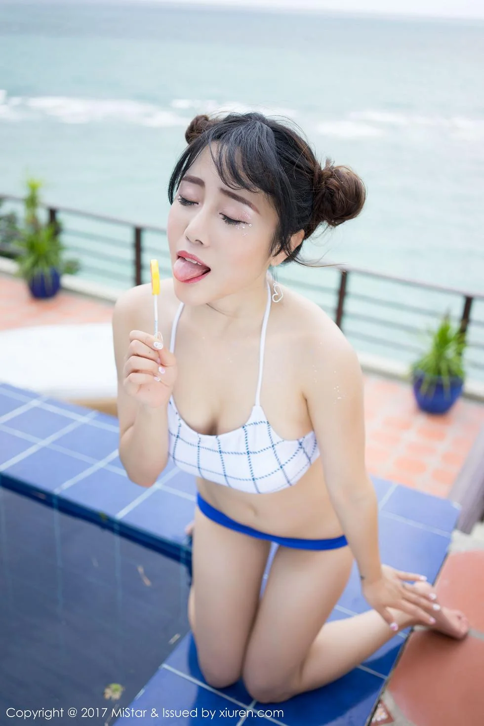 兜豆靓Youlina长滩旅拍泳池边性感比基尼迷人写真 第 69 张
