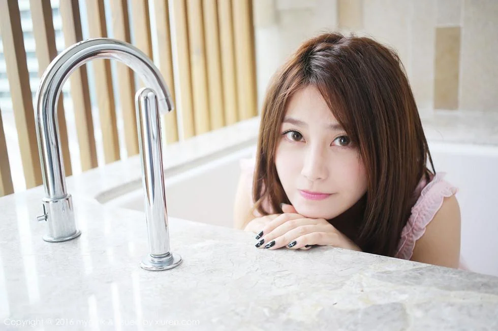 许诺Sabrina三亚旅拍第2套浴室里粉红内衣秀豪乳写真 第 74 张