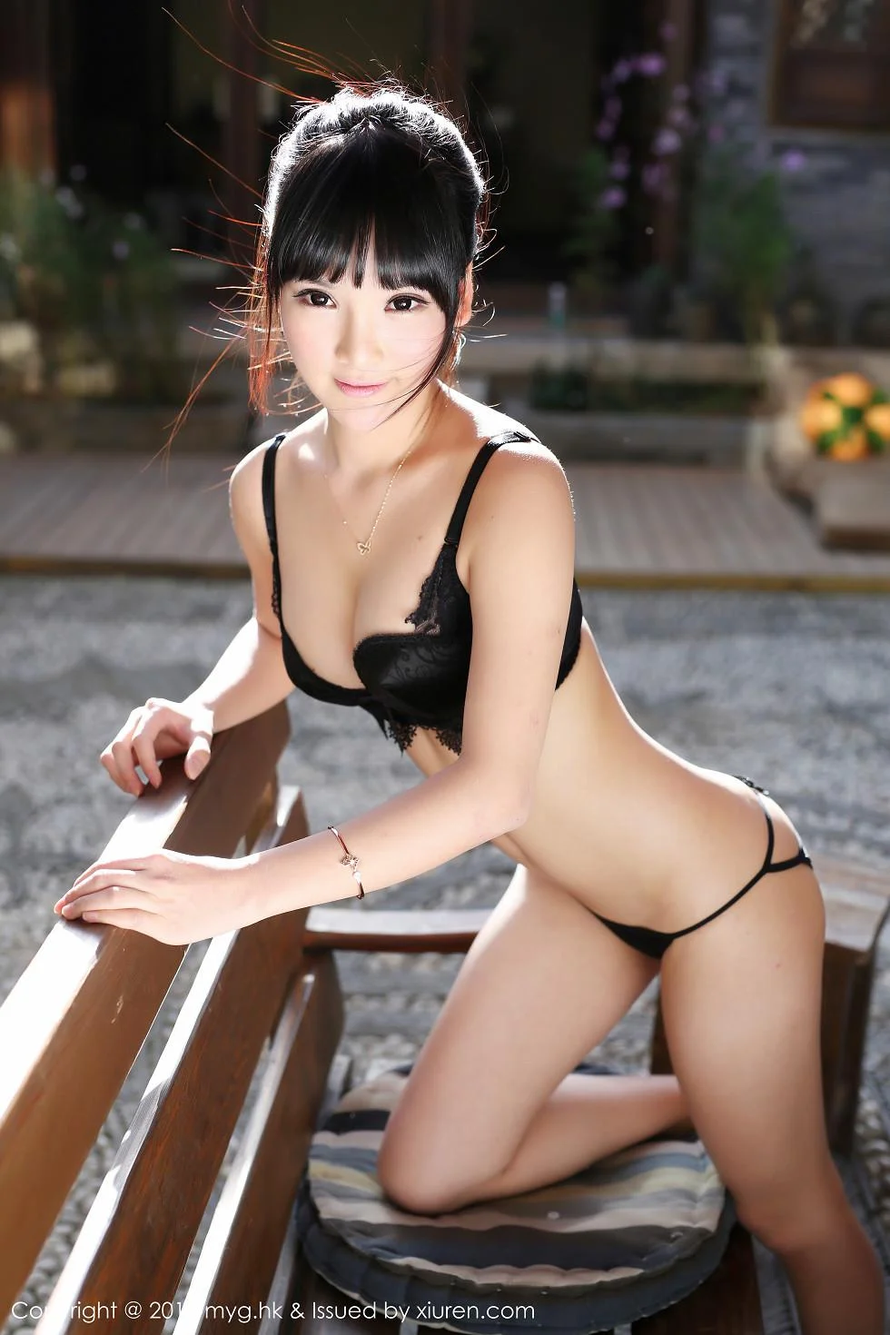 妮儿Bluelabe丽江旅拍半裸下身美臀屁沟撩人诱惑 第 59 张