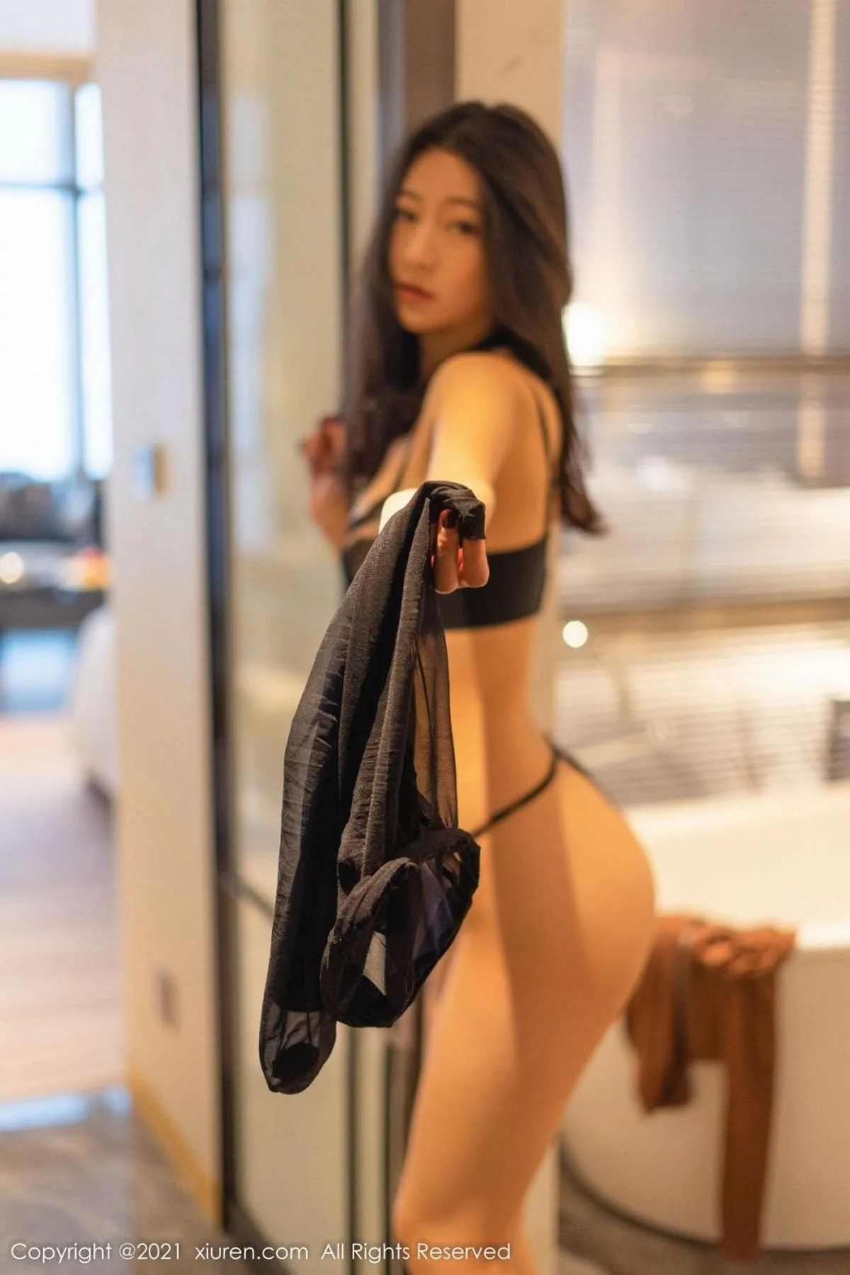 熊小诺酒店场景主题私房半脱露黑色丁字裤秀翘臀绝美写真 第 67 张