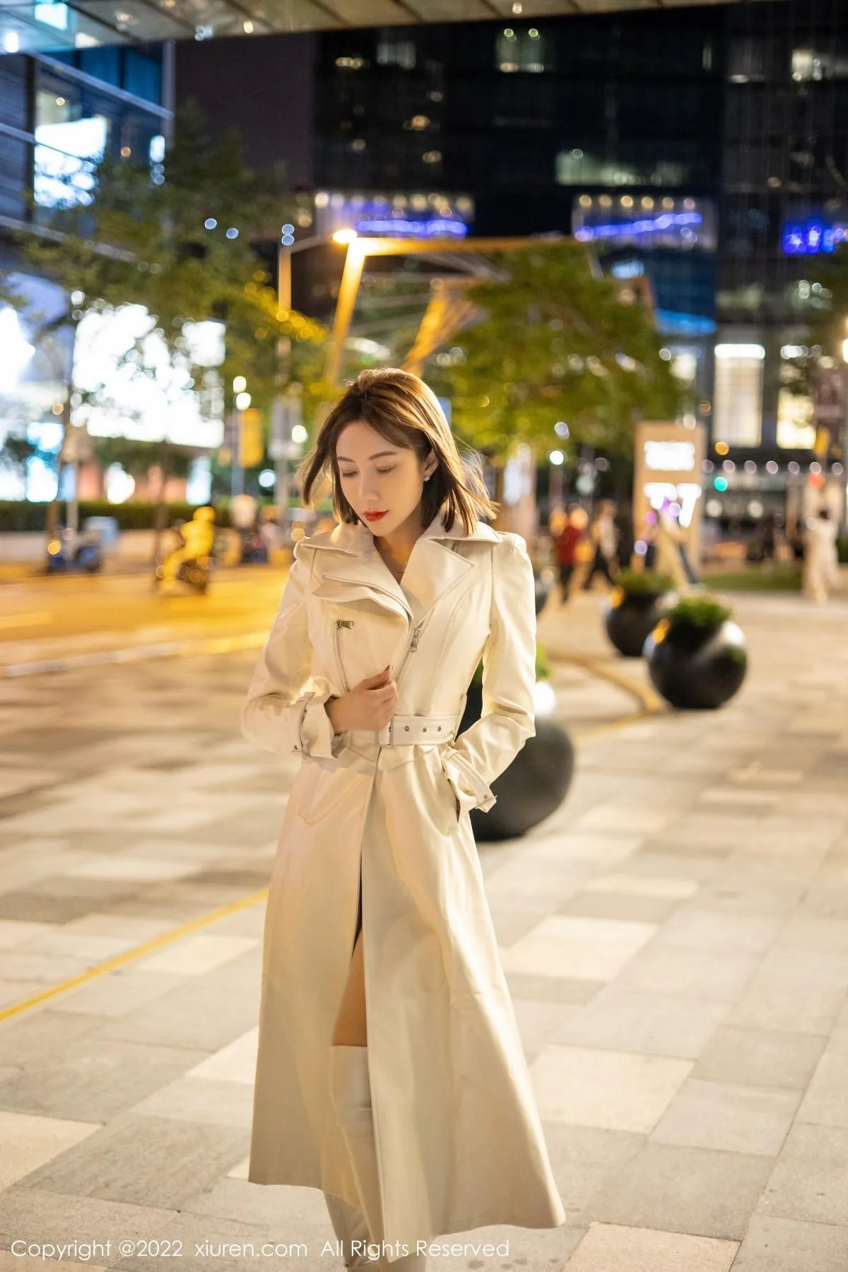御姐果儿Victoria青海旅拍脱风衣露艳红色蕾丝内衣丰满绝美写真 第 54 张