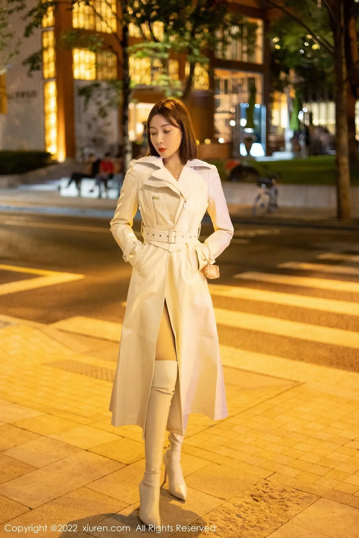 御姐果儿Victoria青海旅拍脱风衣露艳红色蕾丝内衣丰满绝美写真 第 59 张