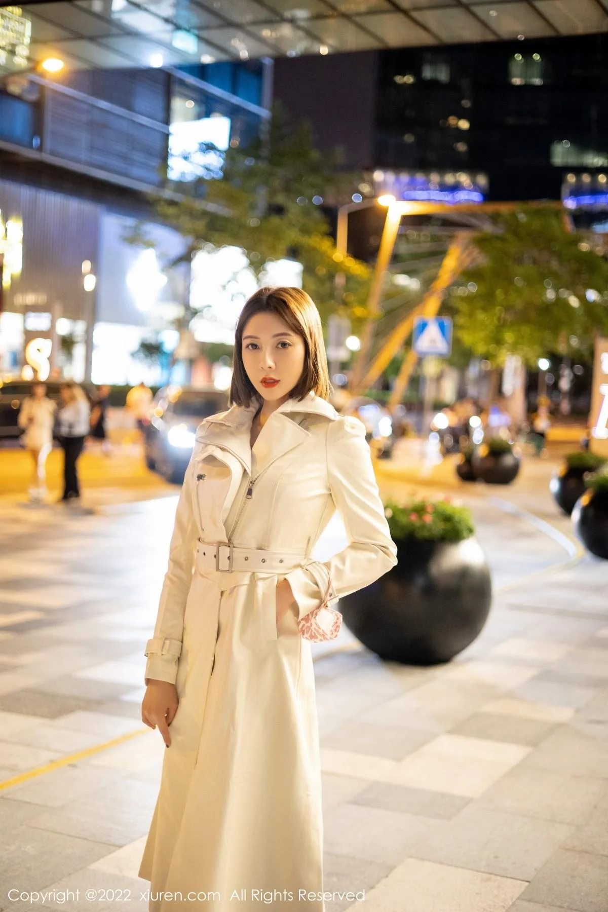 御姐果儿Victoria青海旅拍脱风衣露艳红色蕾丝内衣丰满绝美写真 第 61 张