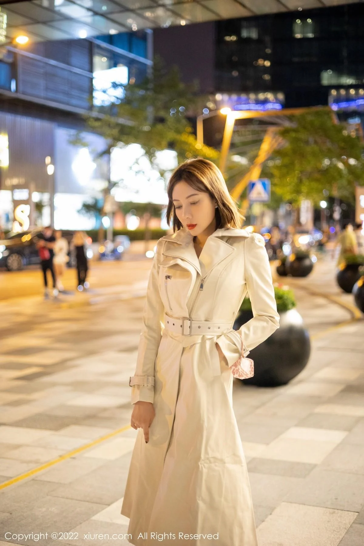 御姐果儿Victoria青海旅拍脱风衣露艳红色蕾丝内衣丰满绝美写真 第 62 张