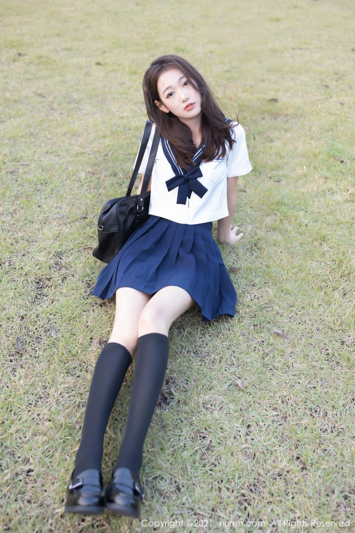 唐安琪校园恋爱主题青春时尚校服半脱露性感内衣绝美写真 第 4 张