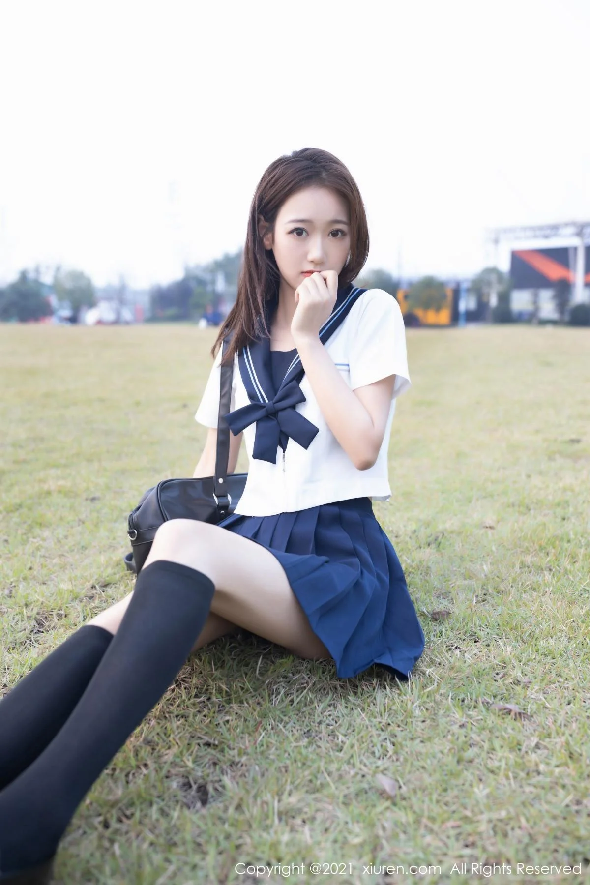 唐安琪校园恋爱主题青春时尚校服半脱露性感内衣绝美写真 第 5 张