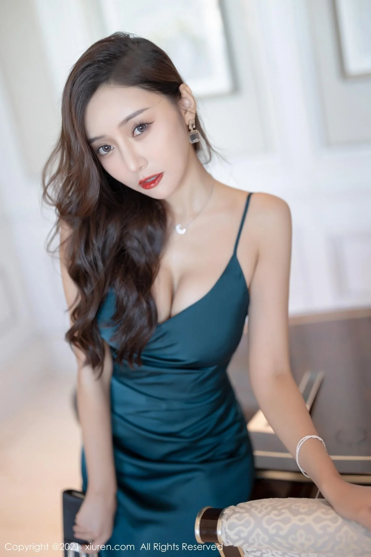 王馨瑶yanni深圳旅拍脱典雅吊裙露蕾丝情趣内衣绝美写真 第 13 张