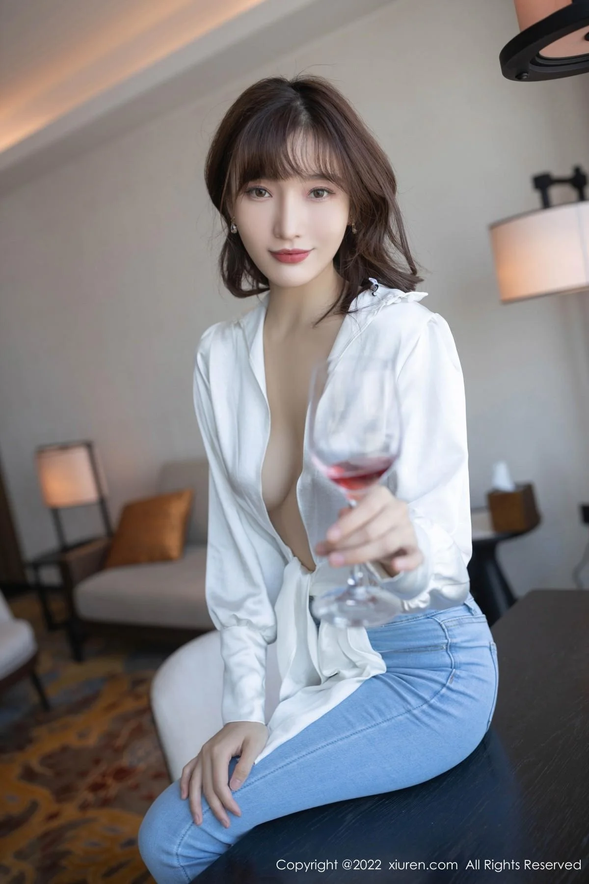陆萱萱简约白T配牛仔裤半脱露开档肉丝撩人姿势绝美写真 第 39 张
