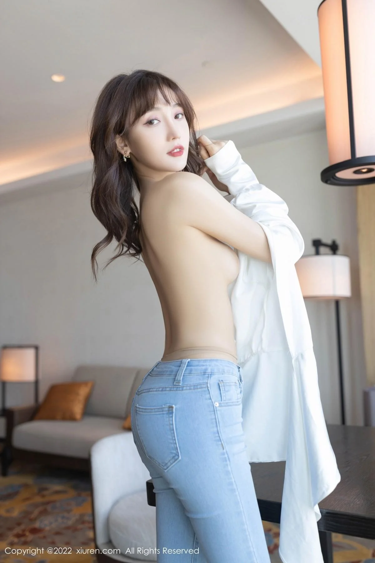 陆萱萱简约白T配牛仔裤半脱露开档肉丝撩人姿势绝美写真 第 86 张