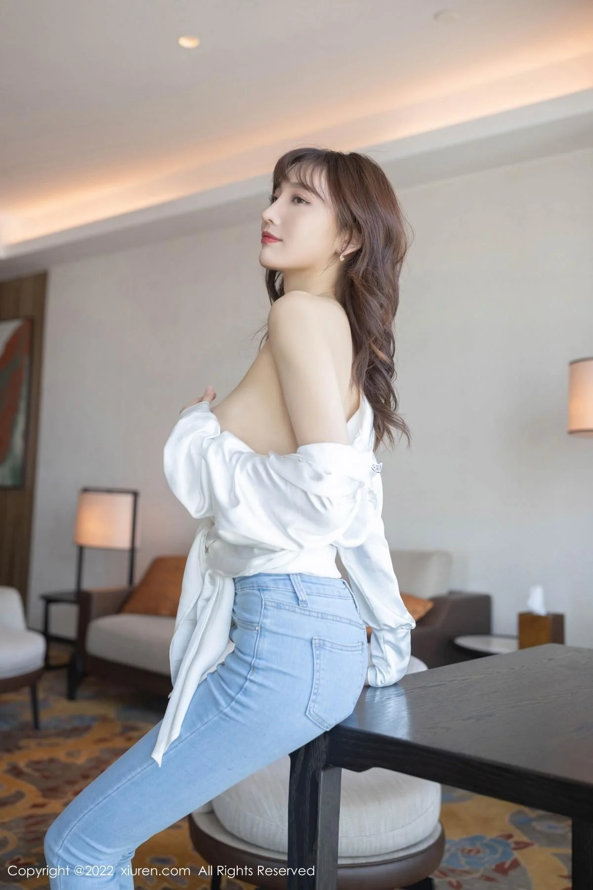 陆萱萱简约白T配牛仔裤半脱露开档肉丝撩人姿势绝美写真 第 87 张