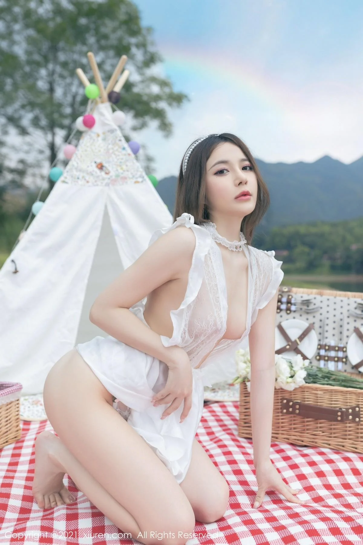 鱼子酱Fish湖畔野餐主题户外大尺度全脱秀诱人胴体绝美写真 第 1 张
