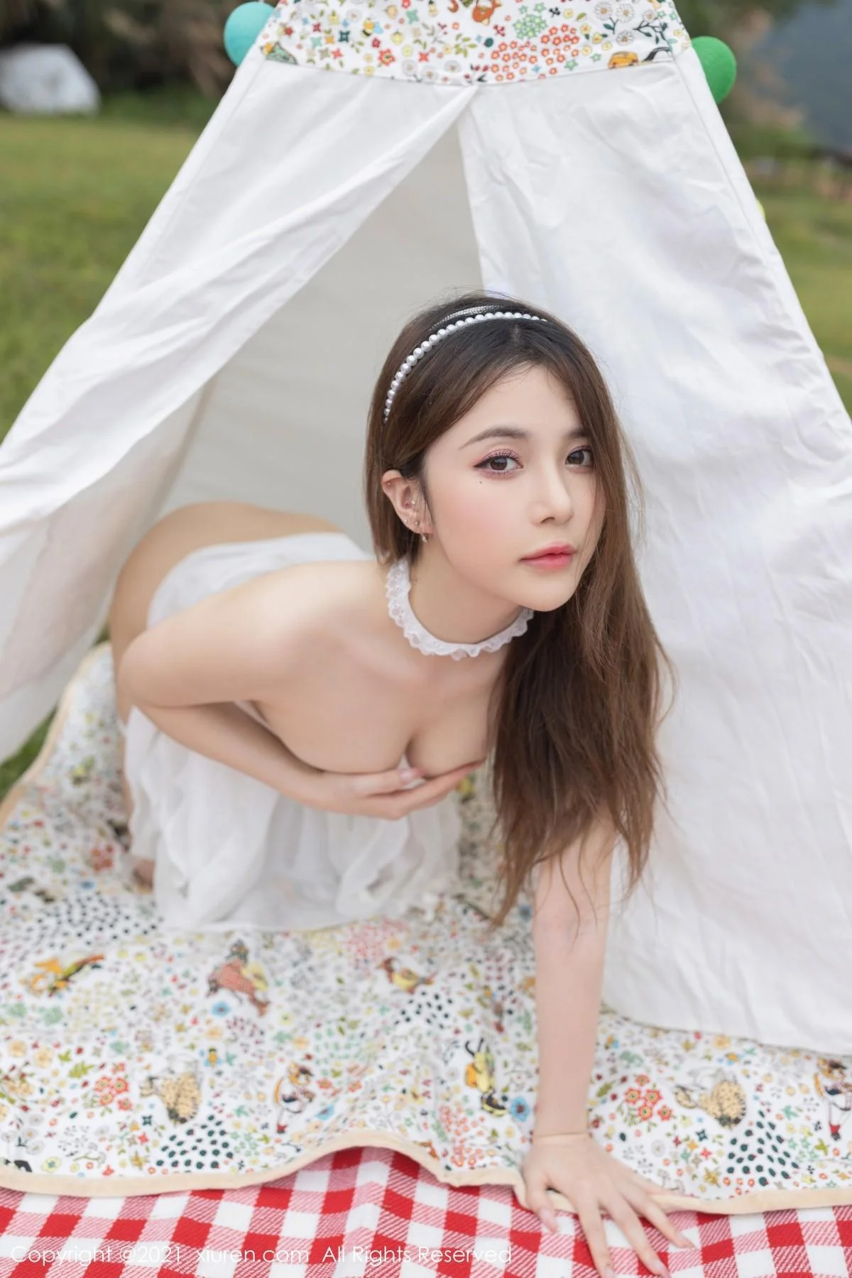 鱼子酱Fish湖畔野餐主题户外大尺度全脱秀诱人胴体绝美写真 第 14 张