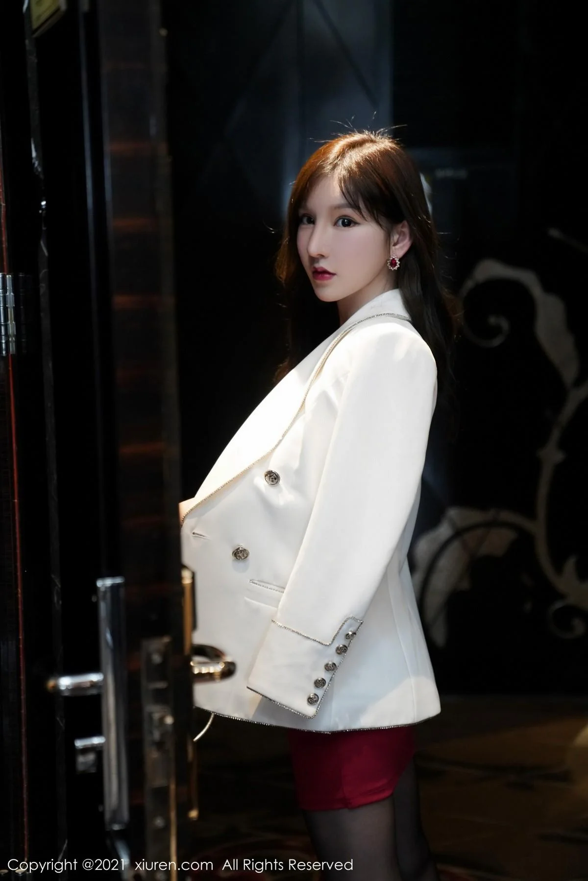 周于希Sandy私房红色开胸服饰配黑丝裤袜撩人姿势绝美写真 第 3 张