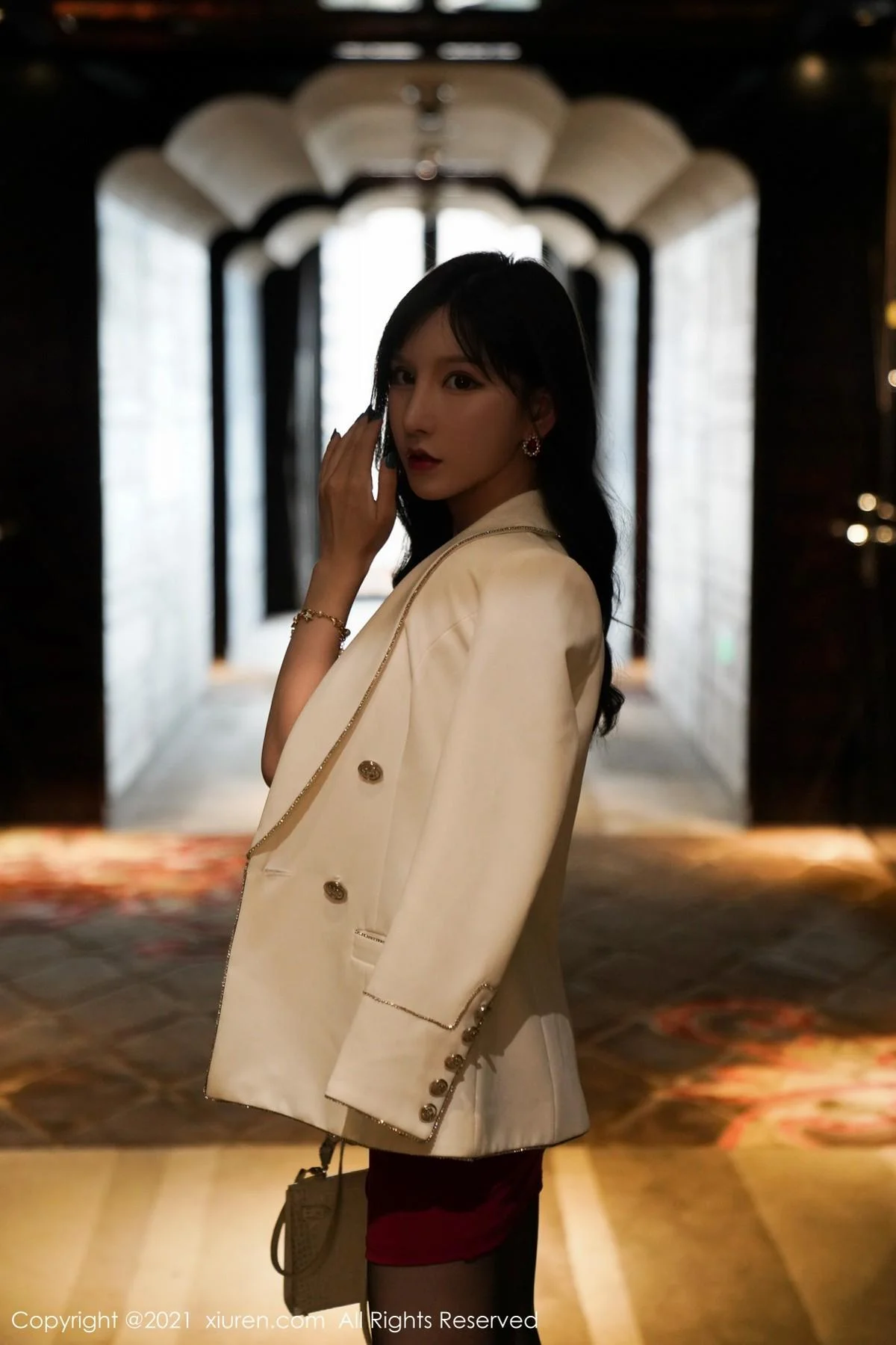 周于希Sandy私房红色开胸服饰配黑丝裤袜撩人姿势绝美写真 第 7 张