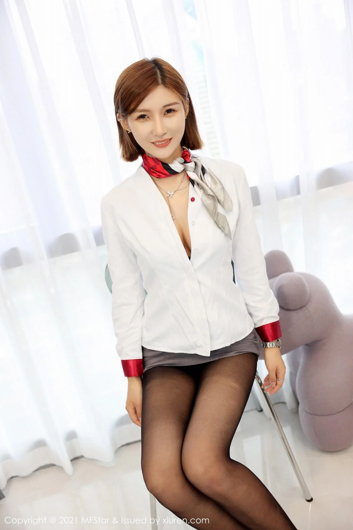 王蜜职场OL制服脱衬衣露性感内衣黑丝裤袜绝美写真 第 56 张